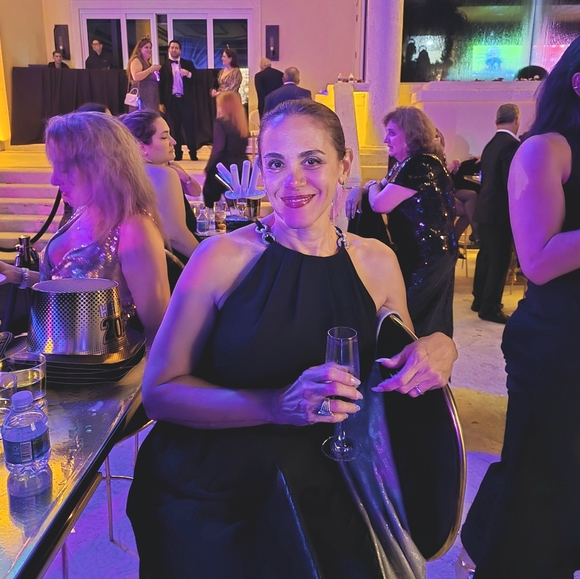 Meet your Seller Sandy 🐈⬛ - Picture 2 of 16